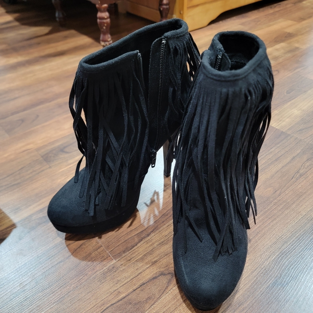 Shoedazzle suede black fringe booties